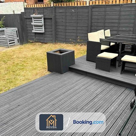Large Modern 6 Bedroom House By Movida Property Group Short Lets & Serviced Accommodation With Games Room Leeds  Dış mekan fotoğraf
