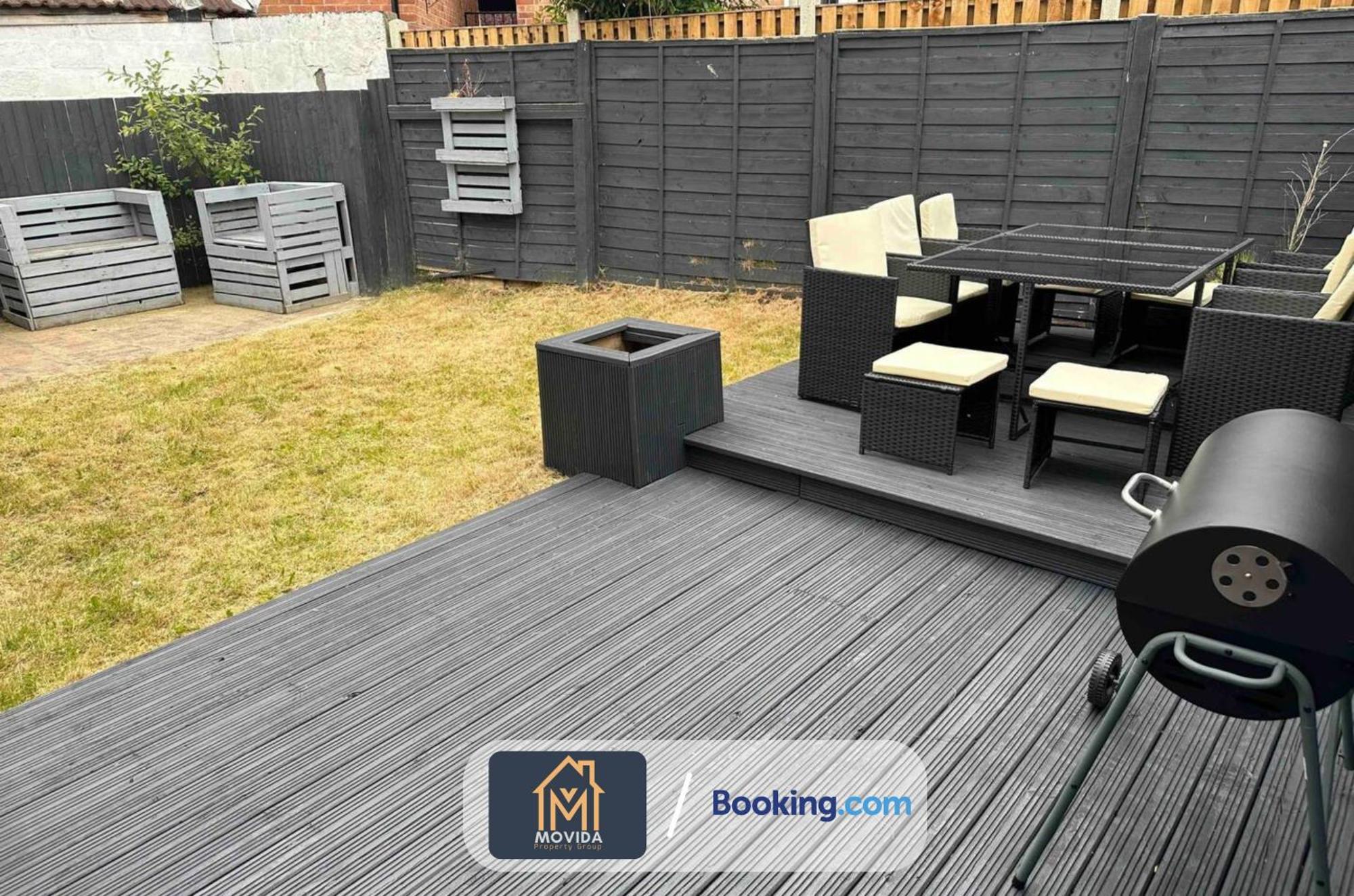 Large Modern 6 Bedroom House By Movida Property Group Short Lets & Serviced Accommodation With Games Room Leeds  Dış mekan fotoğraf