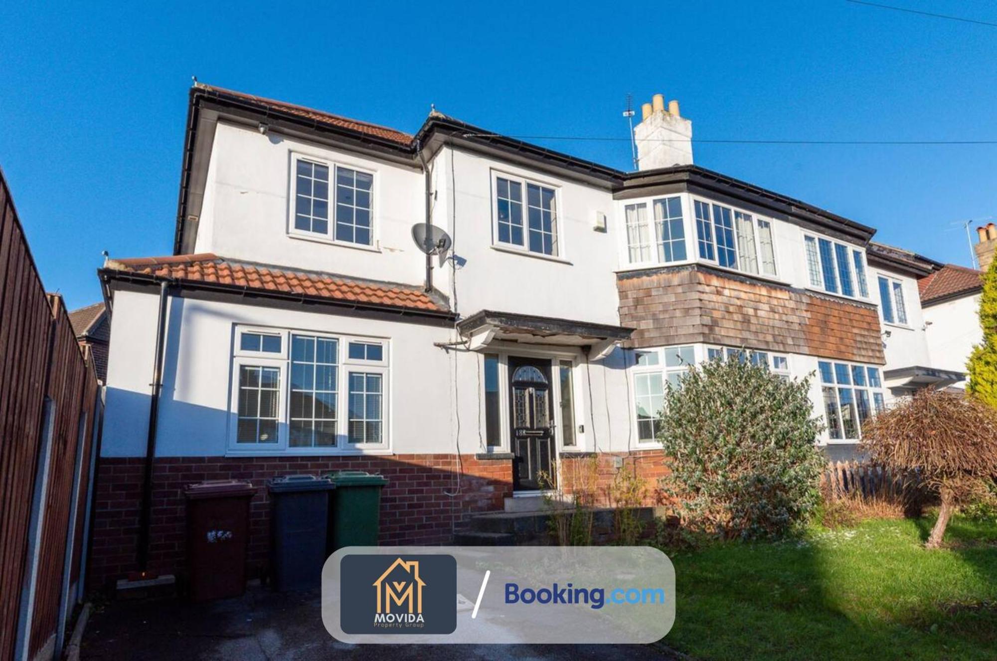 Large Modern 6 Bedroom House By Movida Property Group Short Lets & Serviced Accommodation With Games Room Leeds  Dış mekan fotoğraf