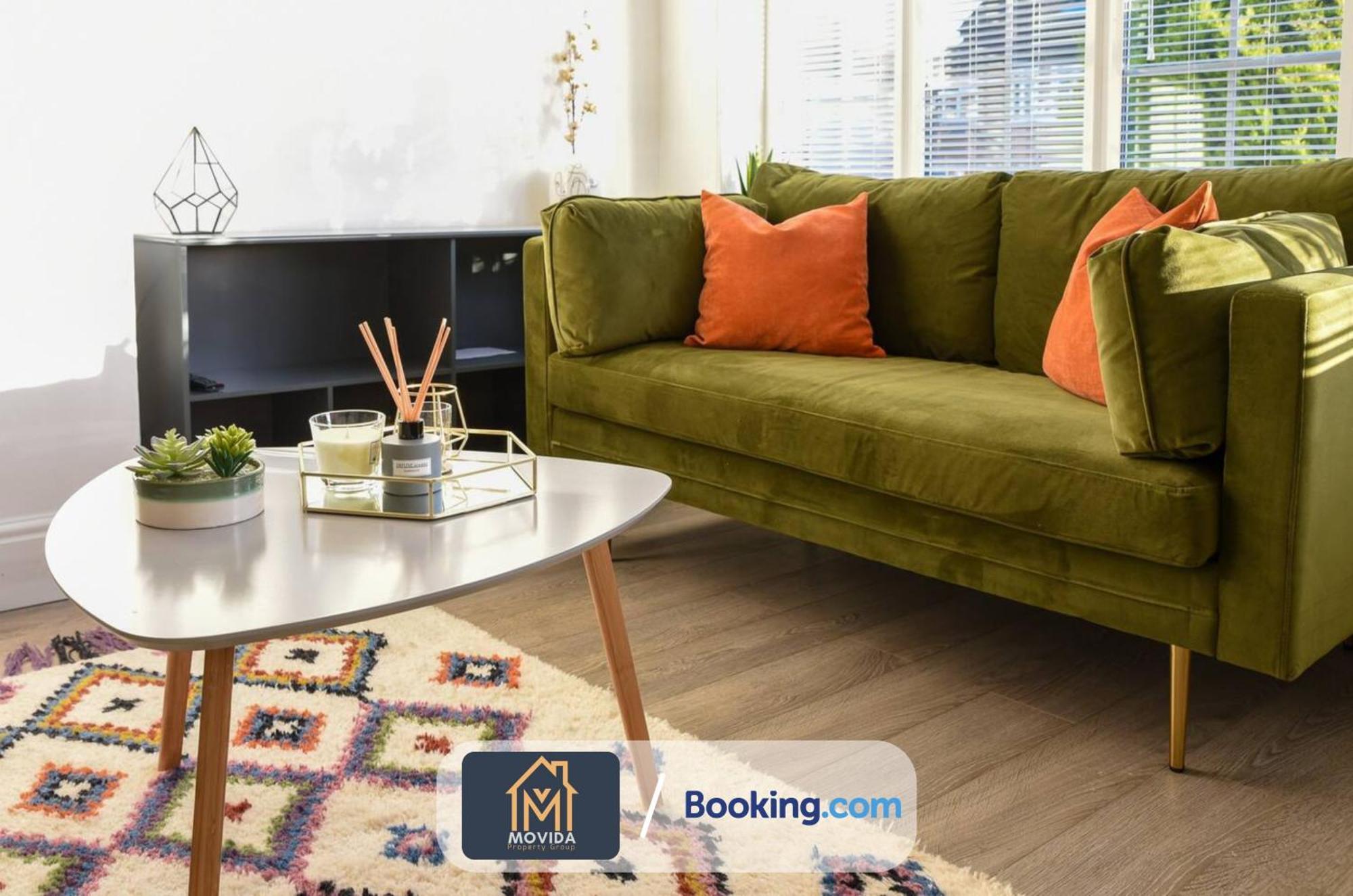 Large Modern 6 Bedroom House By Movida Property Group Short Lets & Serviced Accommodation With Games Room Leeds  Dış mekan fotoğraf