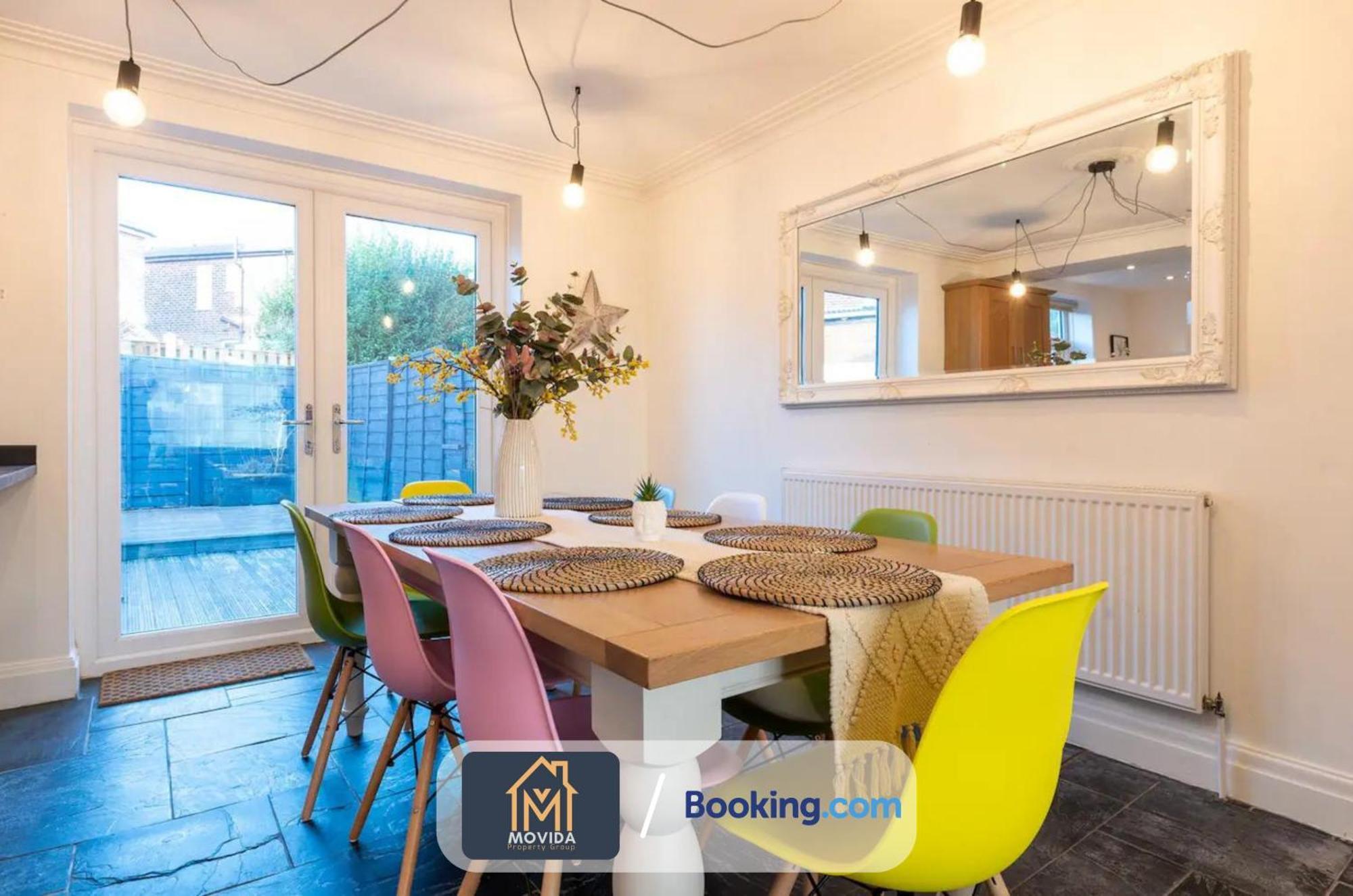 Large Modern 6 Bedroom House By Movida Property Group Short Lets & Serviced Accommodation With Games Room Leeds  Dış mekan fotoğraf