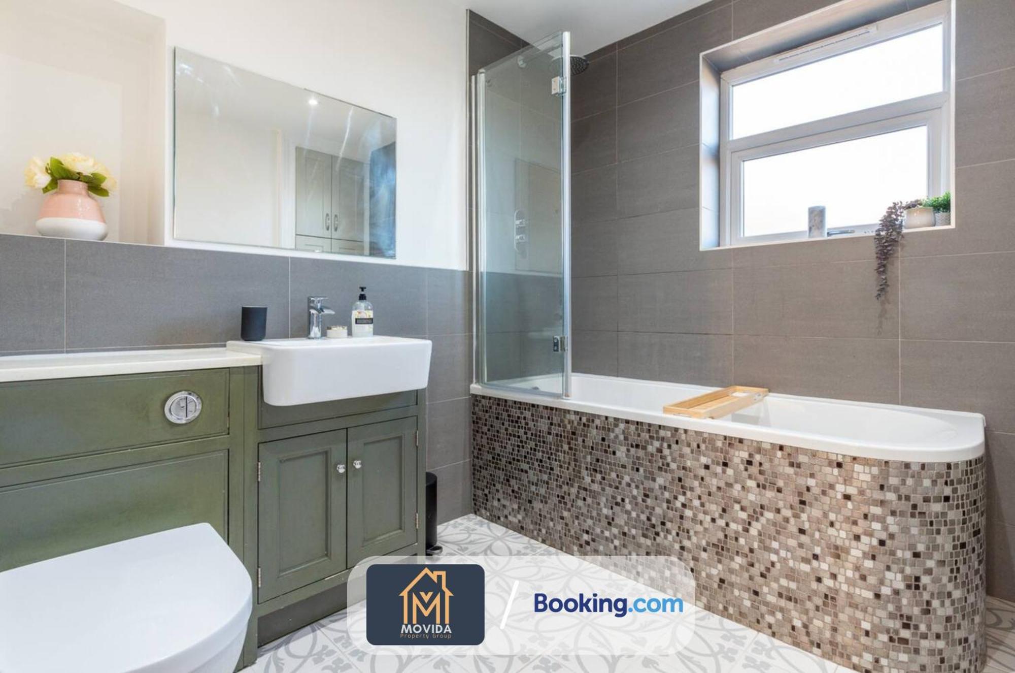 Large Modern 6 Bedroom House By Movida Property Group Short Lets & Serviced Accommodation With Games Room Leeds  Dış mekan fotoğraf