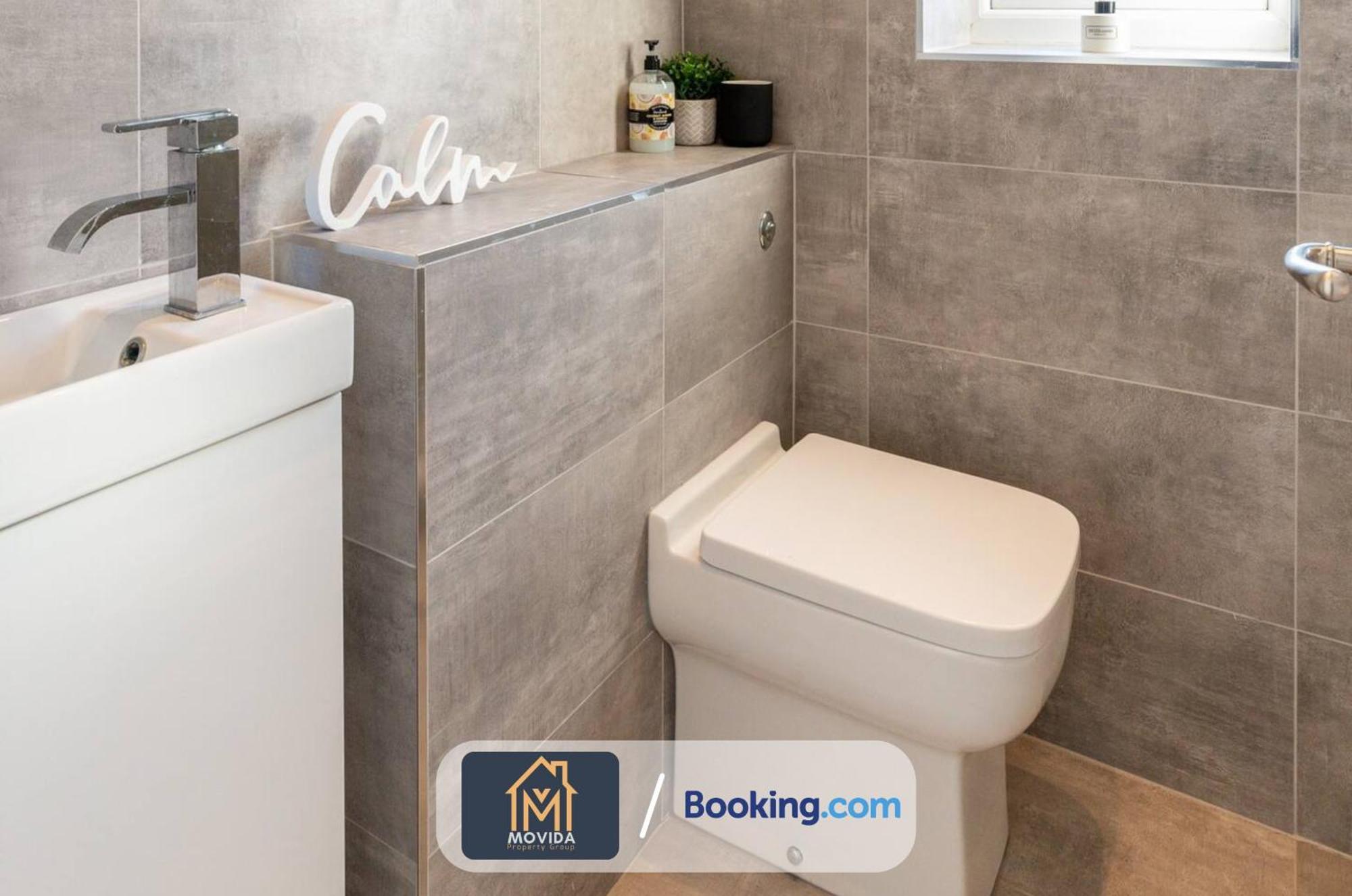 Large Modern 6 Bedroom House By Movida Property Group Short Lets & Serviced Accommodation With Games Room Leeds  Dış mekan fotoğraf