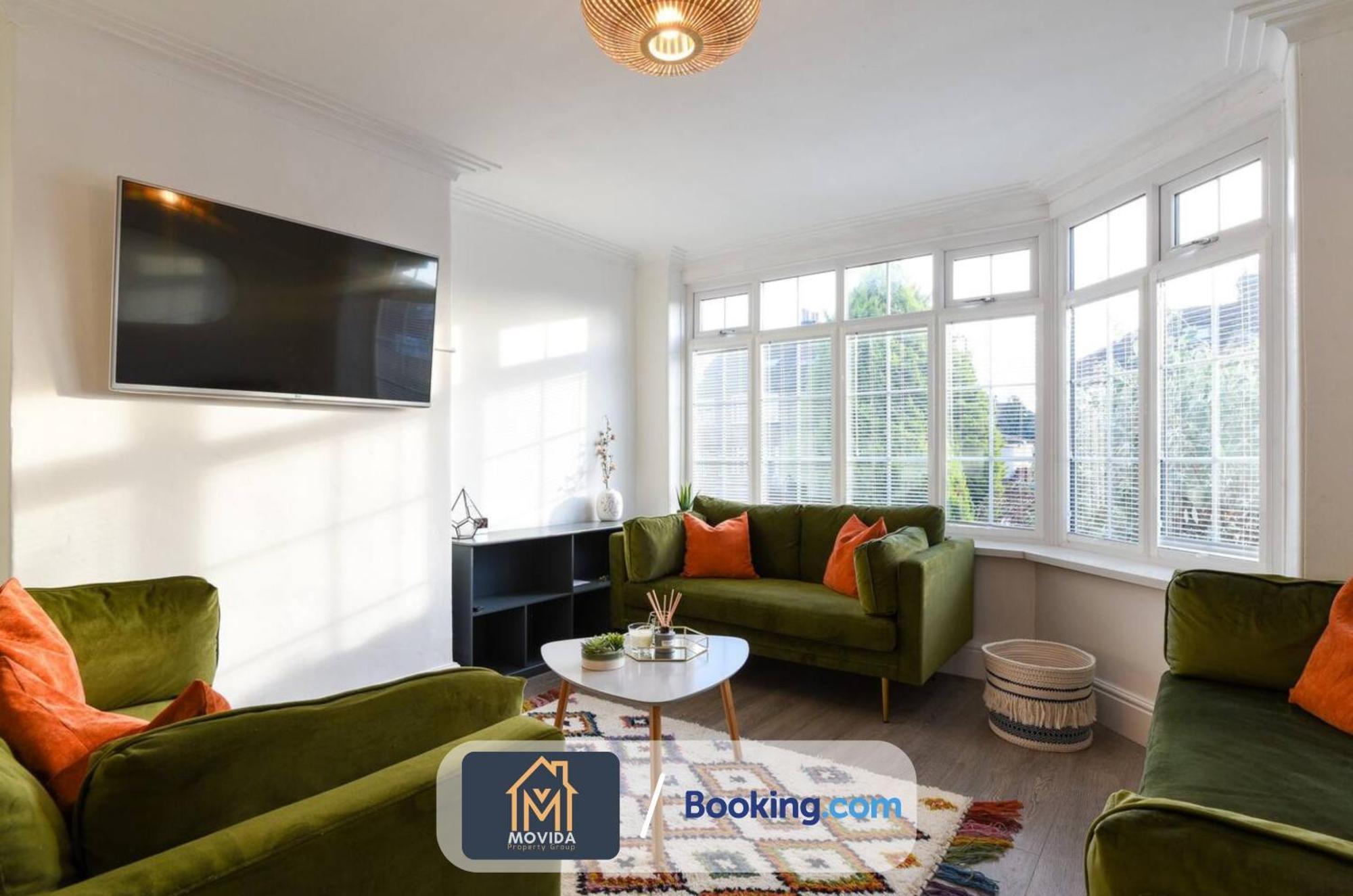 Large Modern 6 Bedroom House By Movida Property Group Short Lets & Serviced Accommodation With Games Room Leeds  Dış mekan fotoğraf