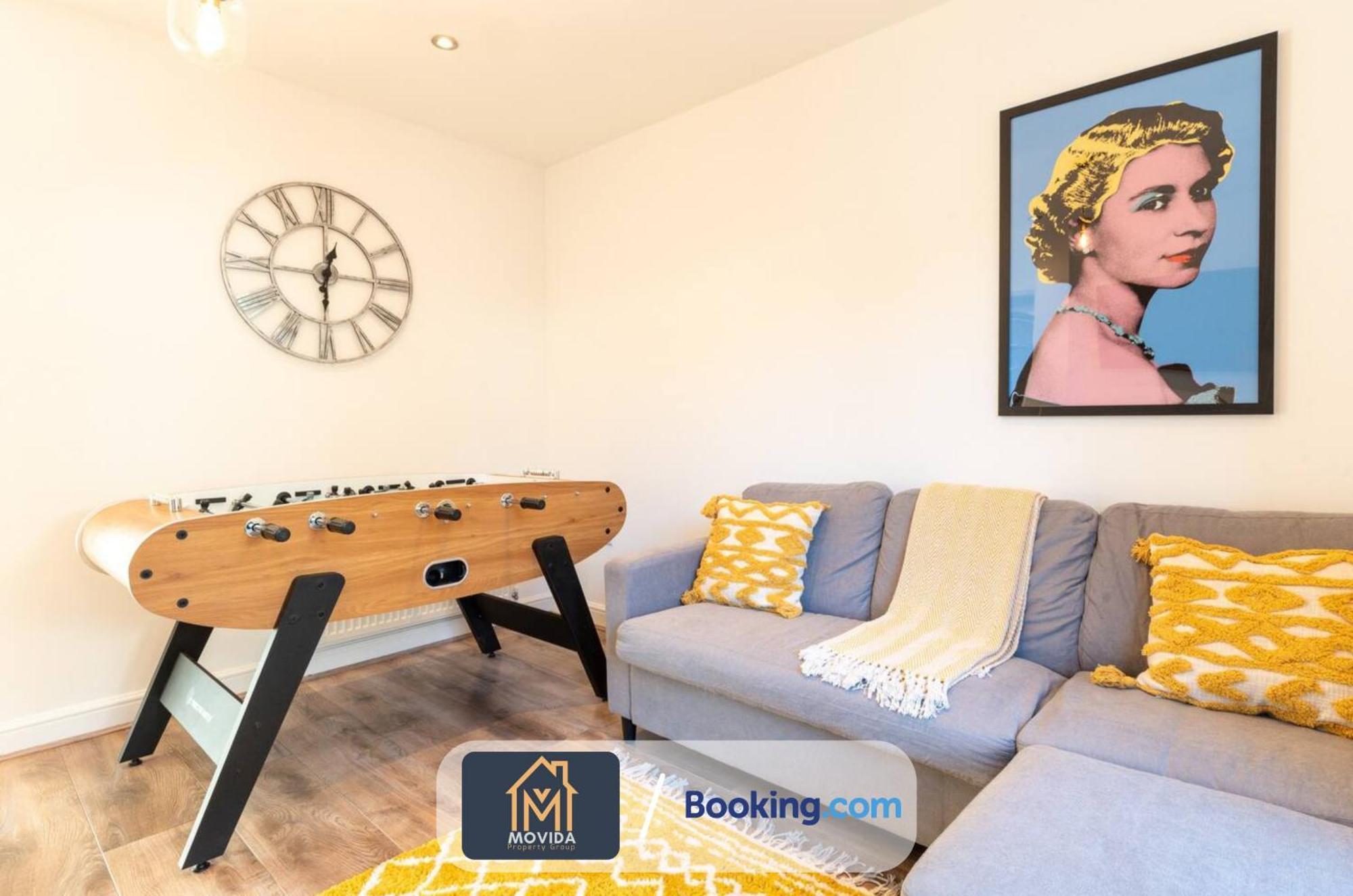 Large Modern 6 Bedroom House By Movida Property Group Short Lets & Serviced Accommodation With Games Room Leeds  Dış mekan fotoğraf