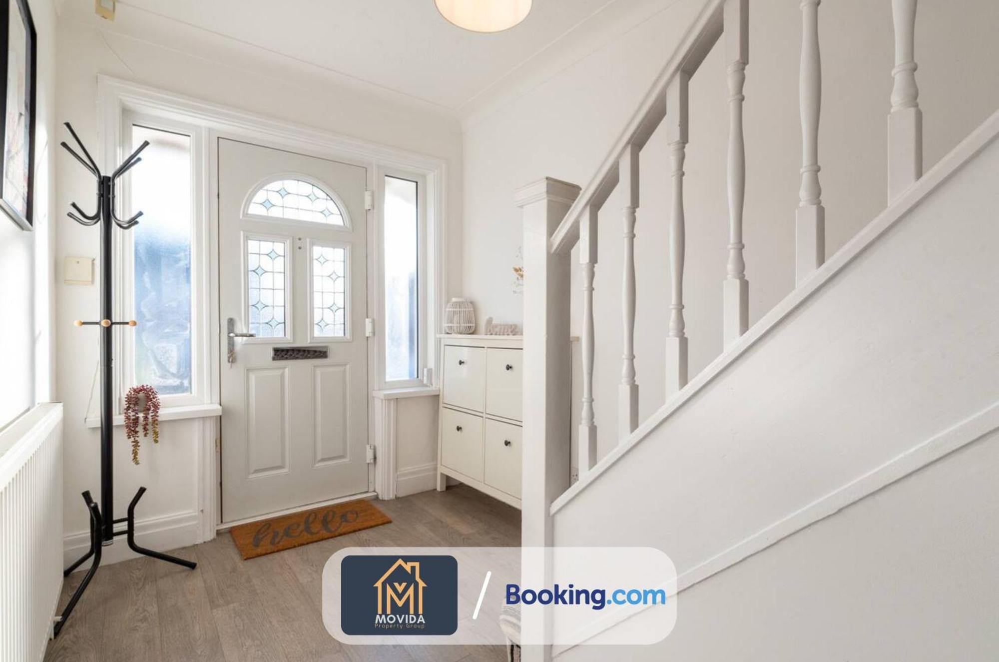 Large Modern 6 Bedroom House By Movida Property Group Short Lets & Serviced Accommodation With Games Room Leeds  Dış mekan fotoğraf